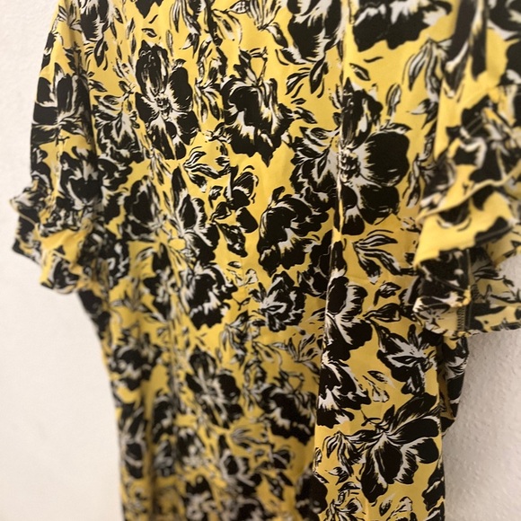 Lane Bryant Yellow and Black Ruffled Blouse size 22 - Picture 13 of 14